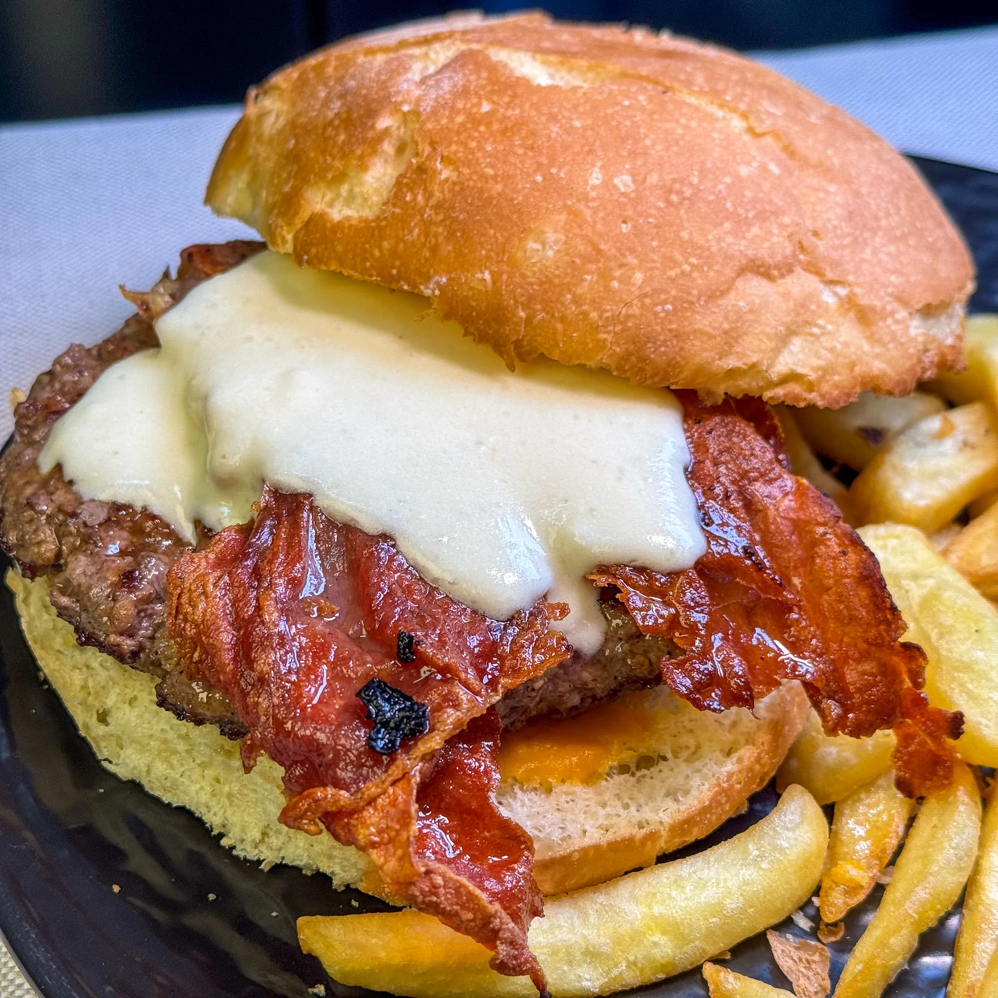 Hamburger 220g di black angus americano da Estebar