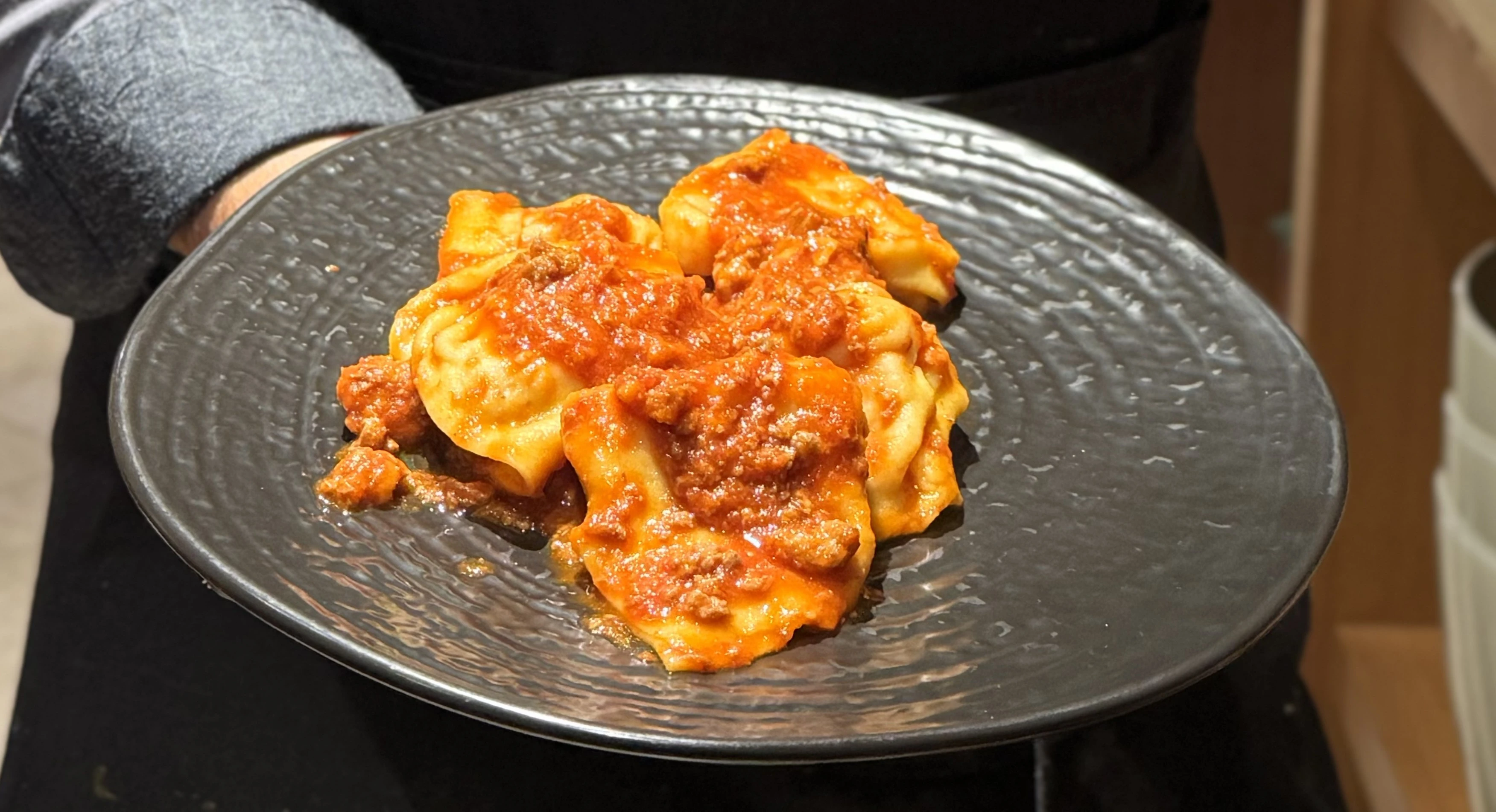 Cappellacci ferraresi di zucca al ragù - piatto tipico di Ferrara da Estebar