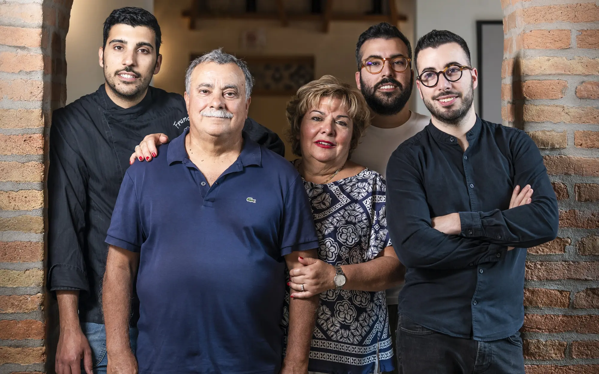 La famiglia Raiti con il riconoscimento di Bottega Storica, Estebar Ferrara dal 1975