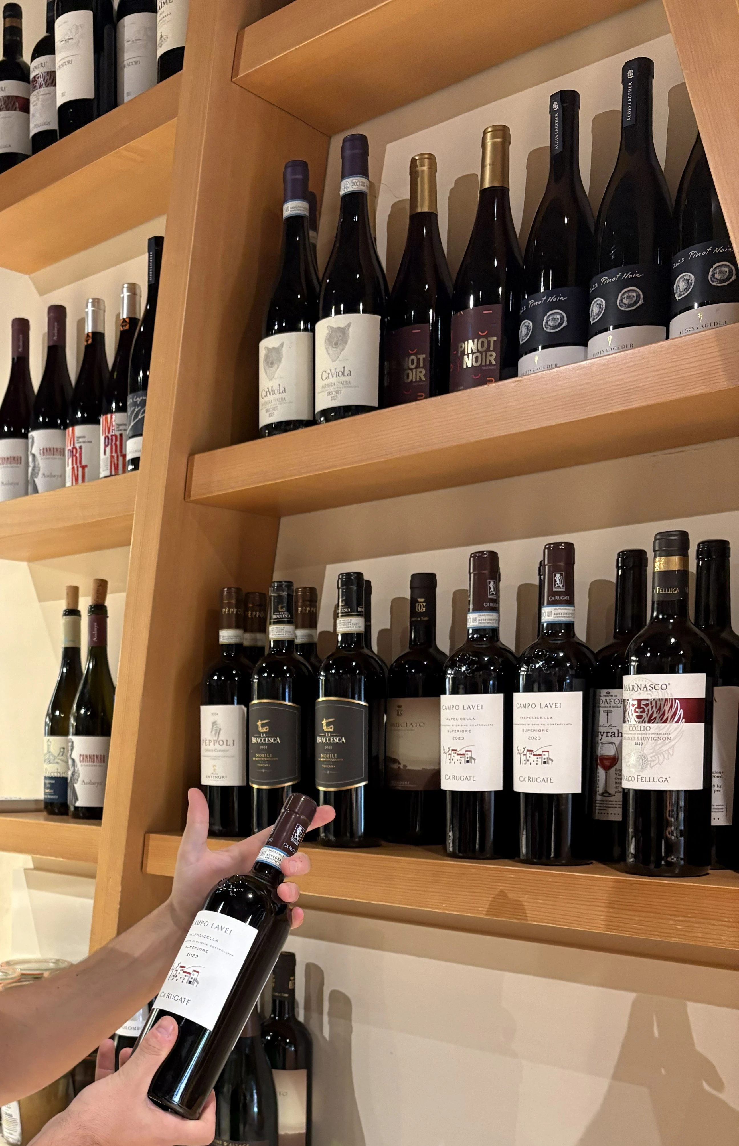 Selezione vini dallo scaffale, Estebar Ferrara